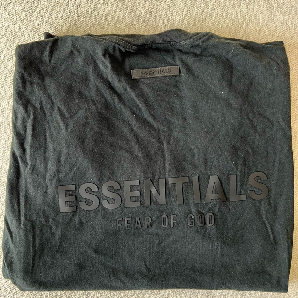 Essential men black medium T shirt